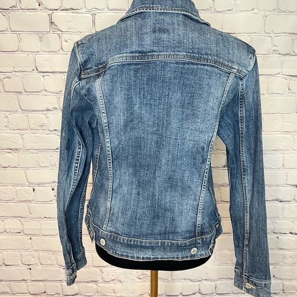 LEVIS DENIM JEAN JACKET MEDUIM TO LIGHT WASH SIZE SMALL - Picture 4 of 12